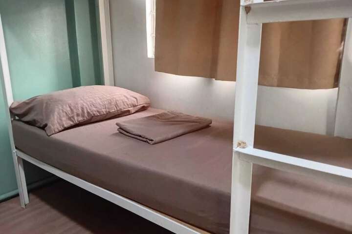 Room 13 of 33
