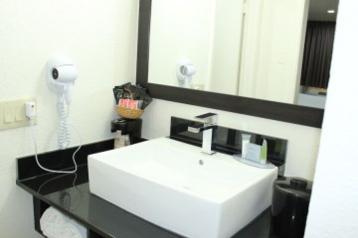 Room 16 of 27