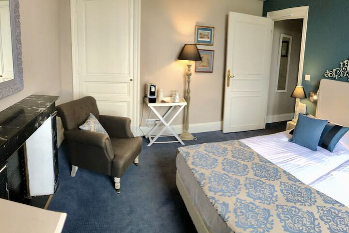 Room 10 of 104