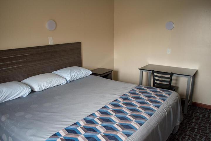 1 King Bed (3 of 3)