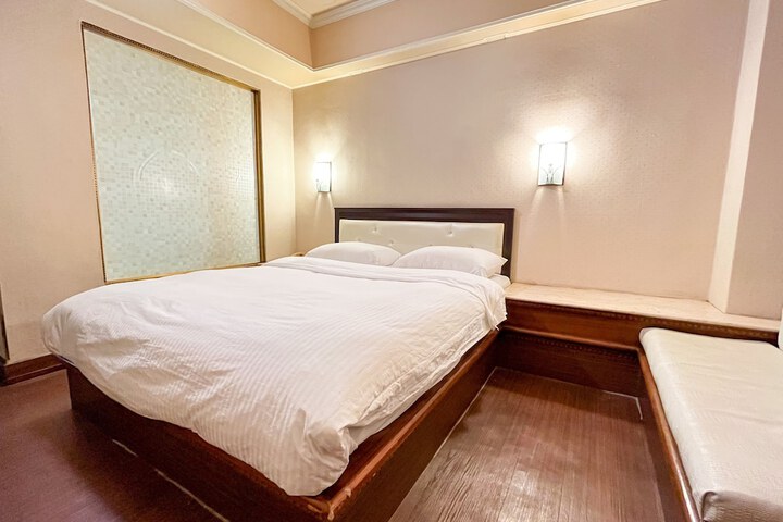 Room 14 of 40