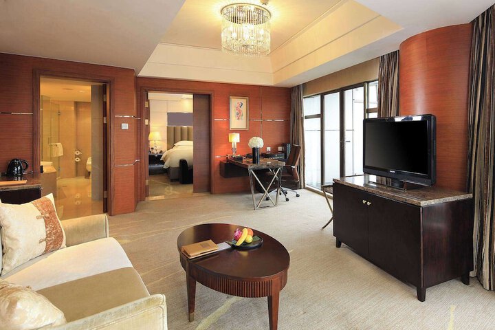 Room 19 of 85