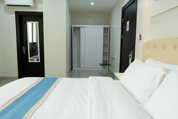 Room 32 of 62