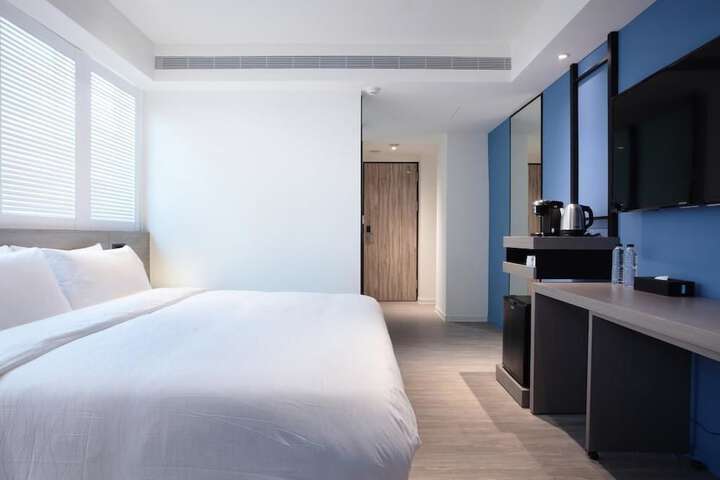 Room 6 of 67