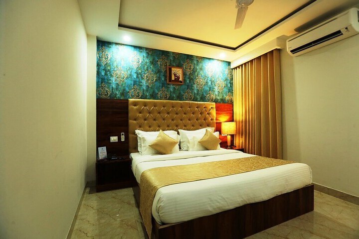 Room 28 of 60