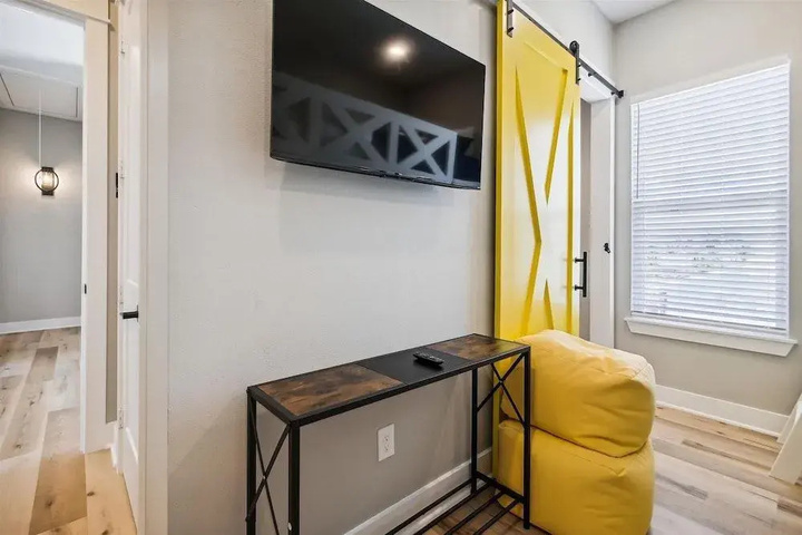 Room 2 of 22