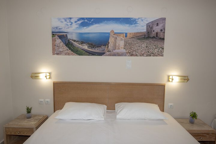 Room 6 of 13