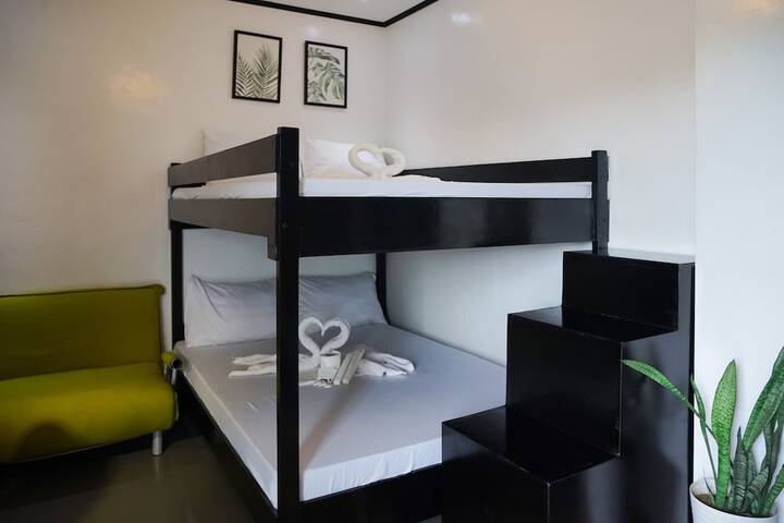 Room 42 of 143