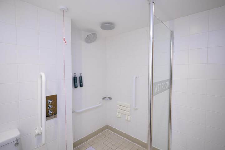 Room 108 of 124