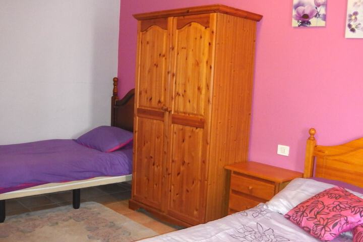 Room 16 of 33