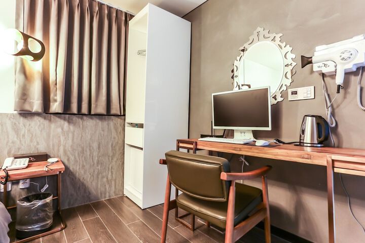 Room 93 of 165