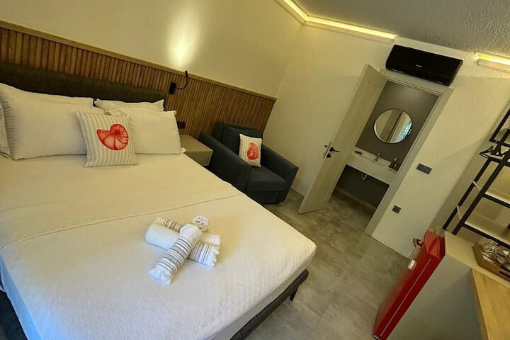 Room 28 of 81