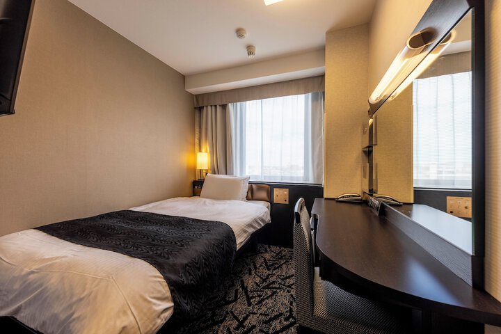 Room 6 of 24