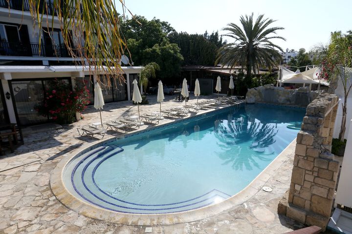 Hotel with Pool