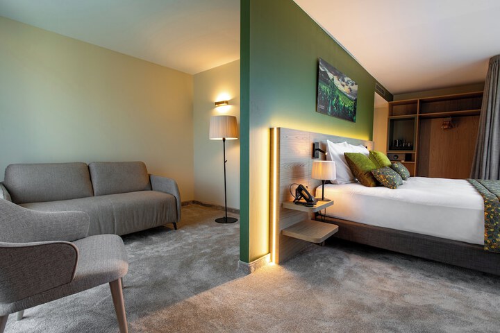 Room 15 of 51
