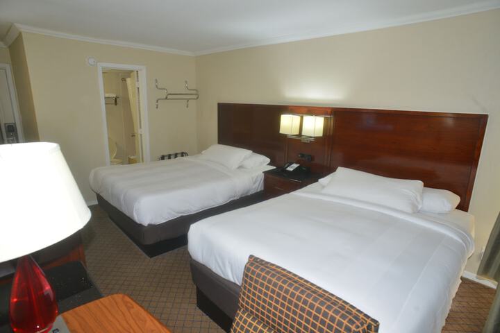 Standard Double Room 2 Queen Beds (17 of 18)