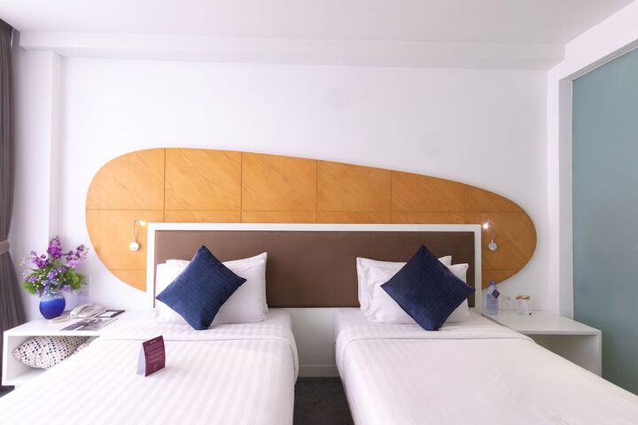 Room 12 of 84