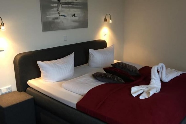 Room 10 of 37
