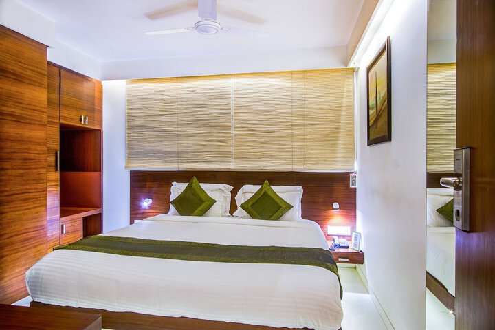 Room 17 of 34