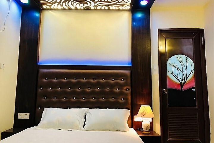 Room 2 of 8