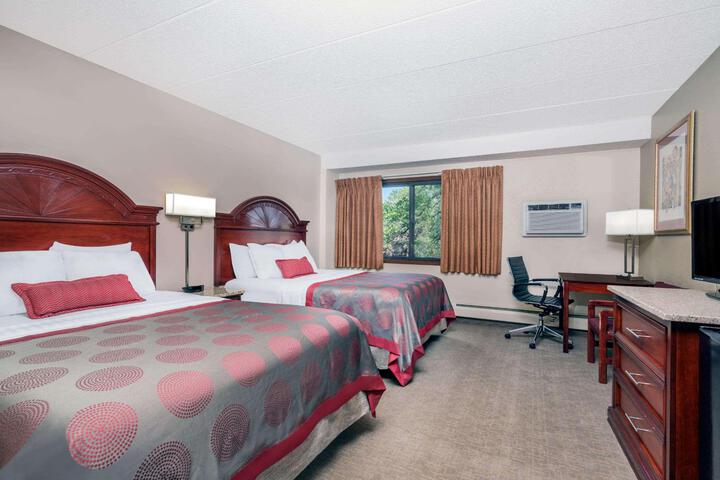 1 Queen Bed (11 of 11)