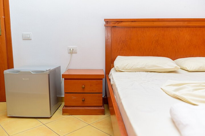 Room 15 of 33