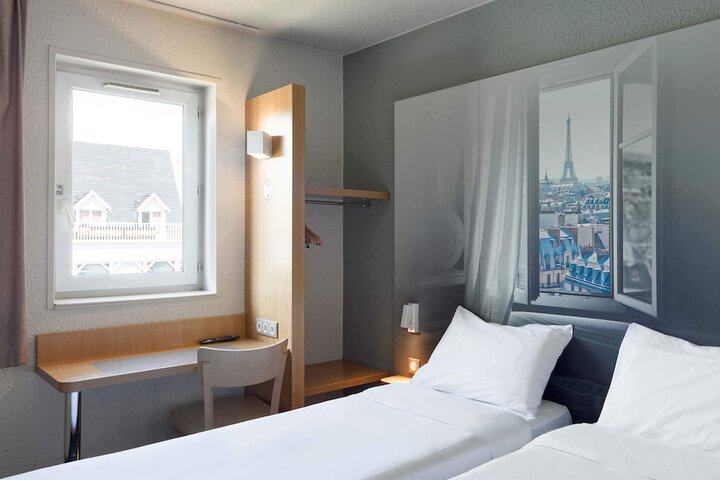 Room 8 of 22