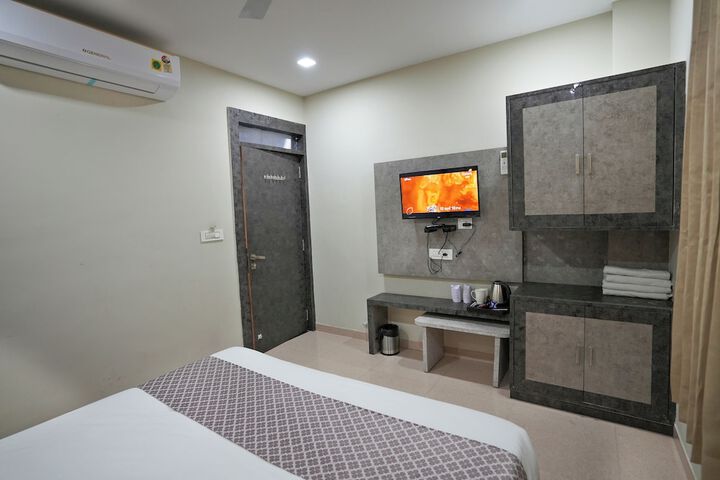 Room 7 of 12