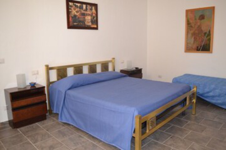 Room 6 of 15
