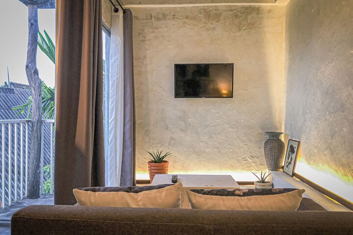 Room 3 of 84