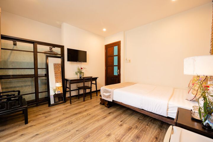 Room 9 of 23