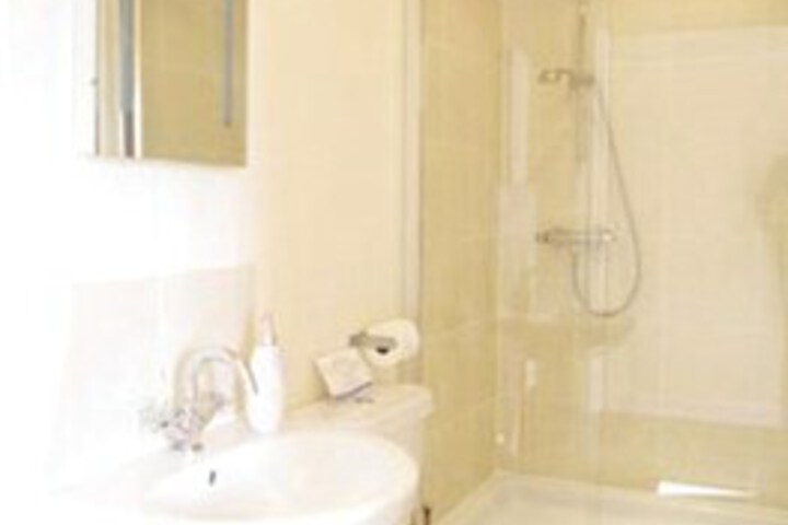 Room 2 of 4