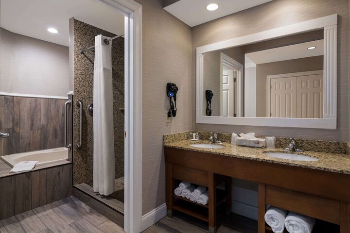 Standard King Bed Accessible (4 of 14)