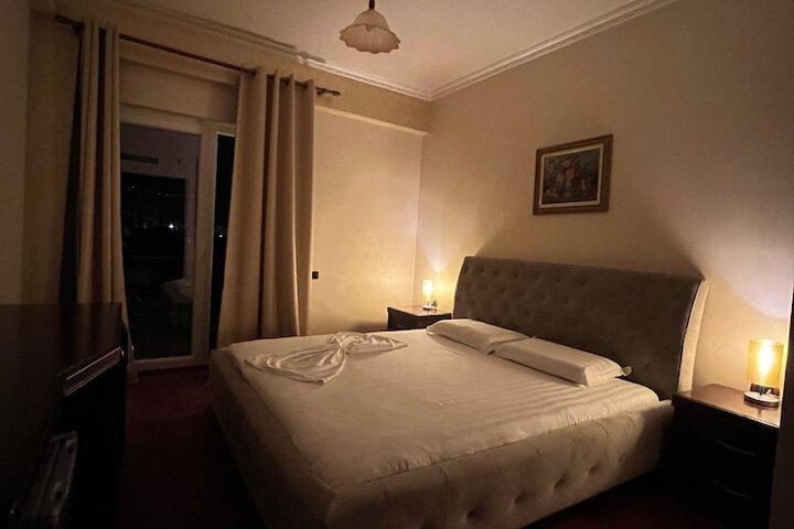 Room 5 of 17