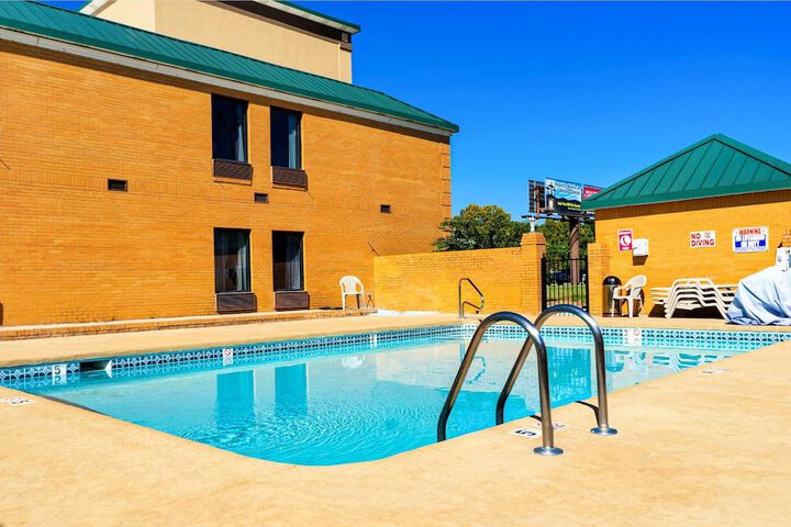 Pool 17 of 28
