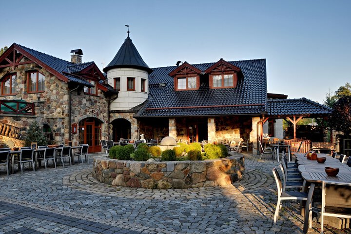 Hotel Exterior 52 of 76