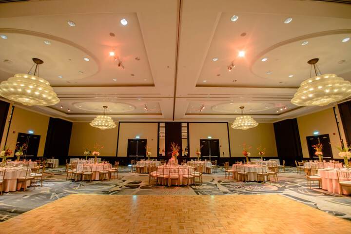 Ballroom/Hall 136 of 196