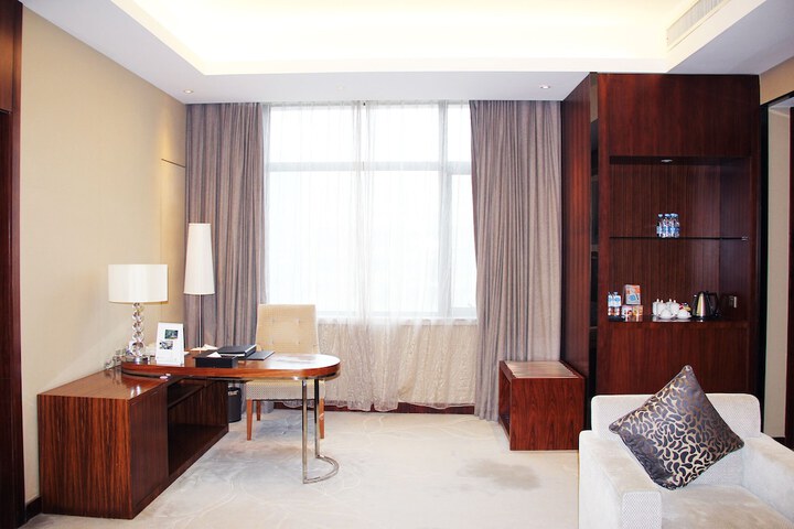 Room 27 of 39