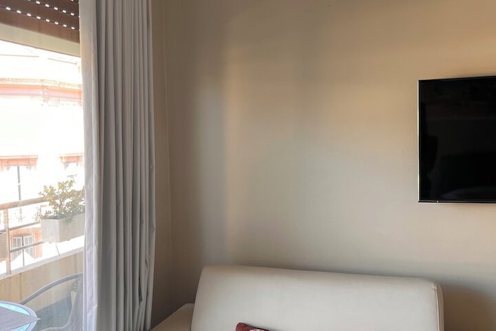 Room 45 of 77