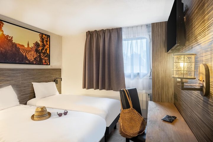 Room 43 of 127