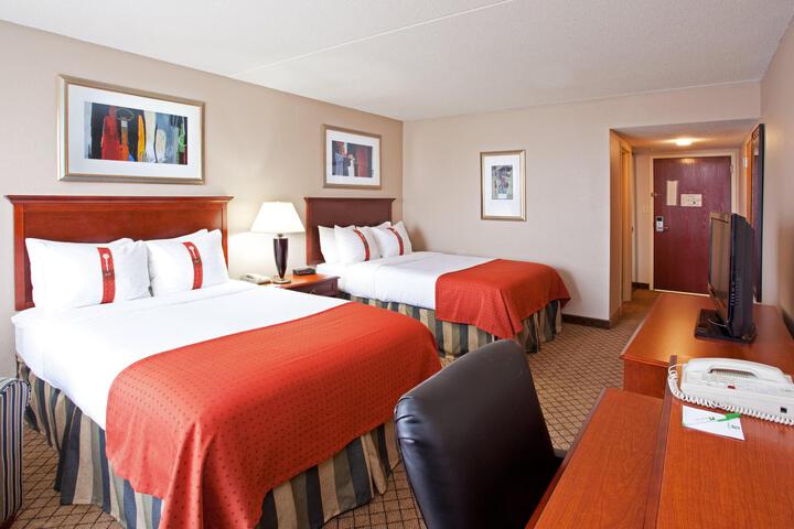 Standard Room, King or Two Doubles (2 of 8)