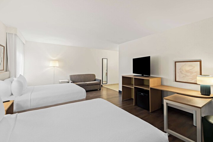 2 Queen Beds (2 of 10)