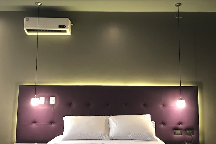 Room 8 of 118