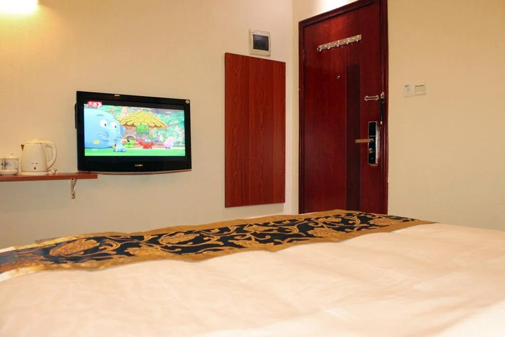 Room 4 of 9