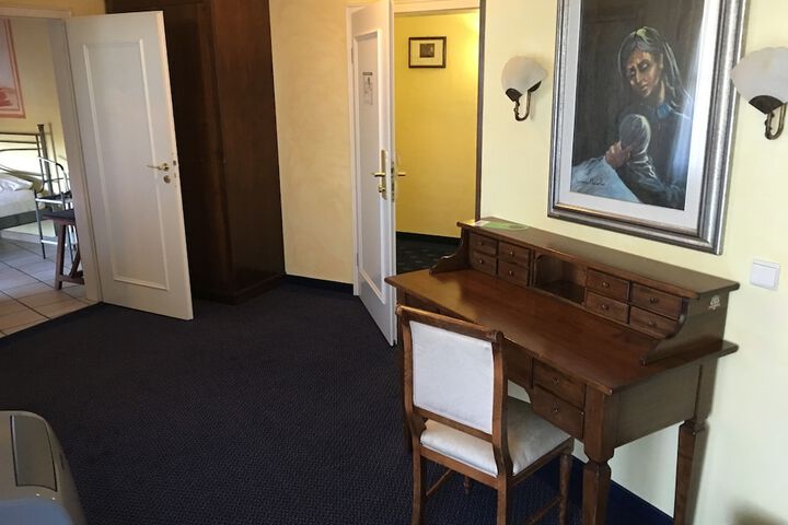 Room 12 of 40