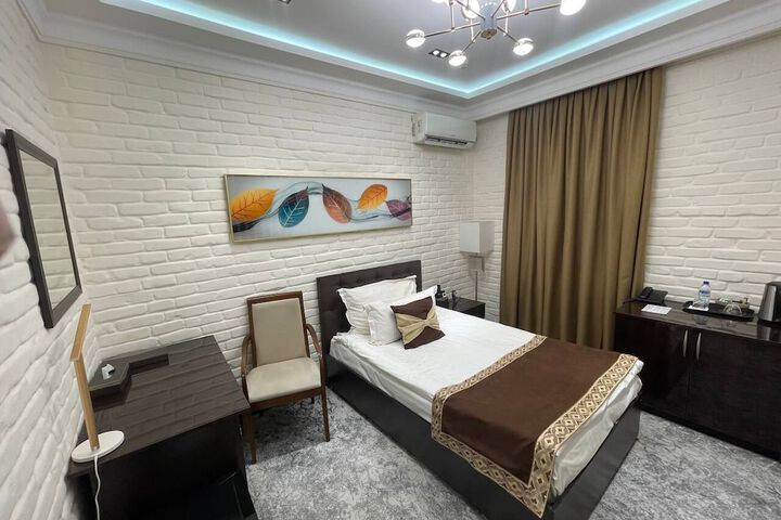Room 16 of 49