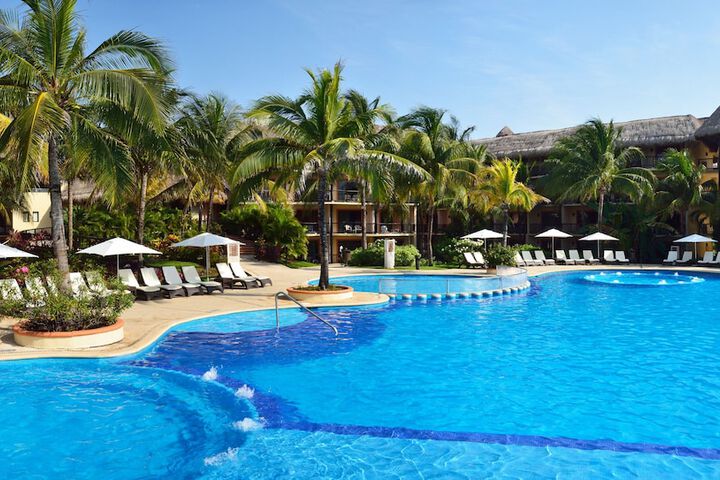Hotel with Pool