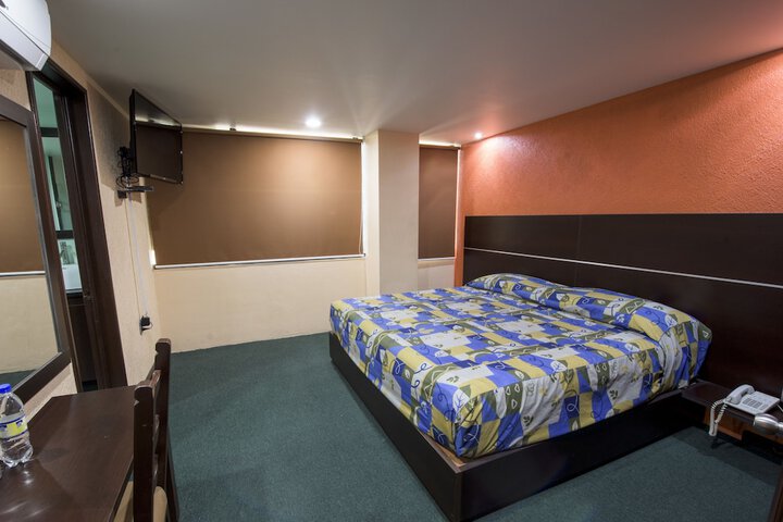 Room 11 of 38