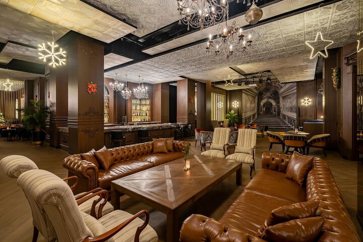 Lounge 156 of 225