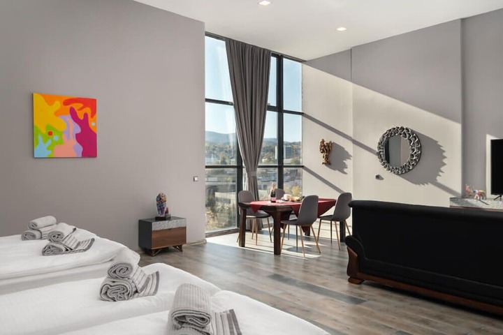 Room 8 of 19